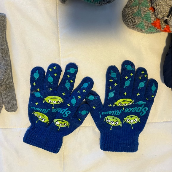Boys Gap & Caters Gloves Assorted Sizes and Brands - Picture 7 of 7